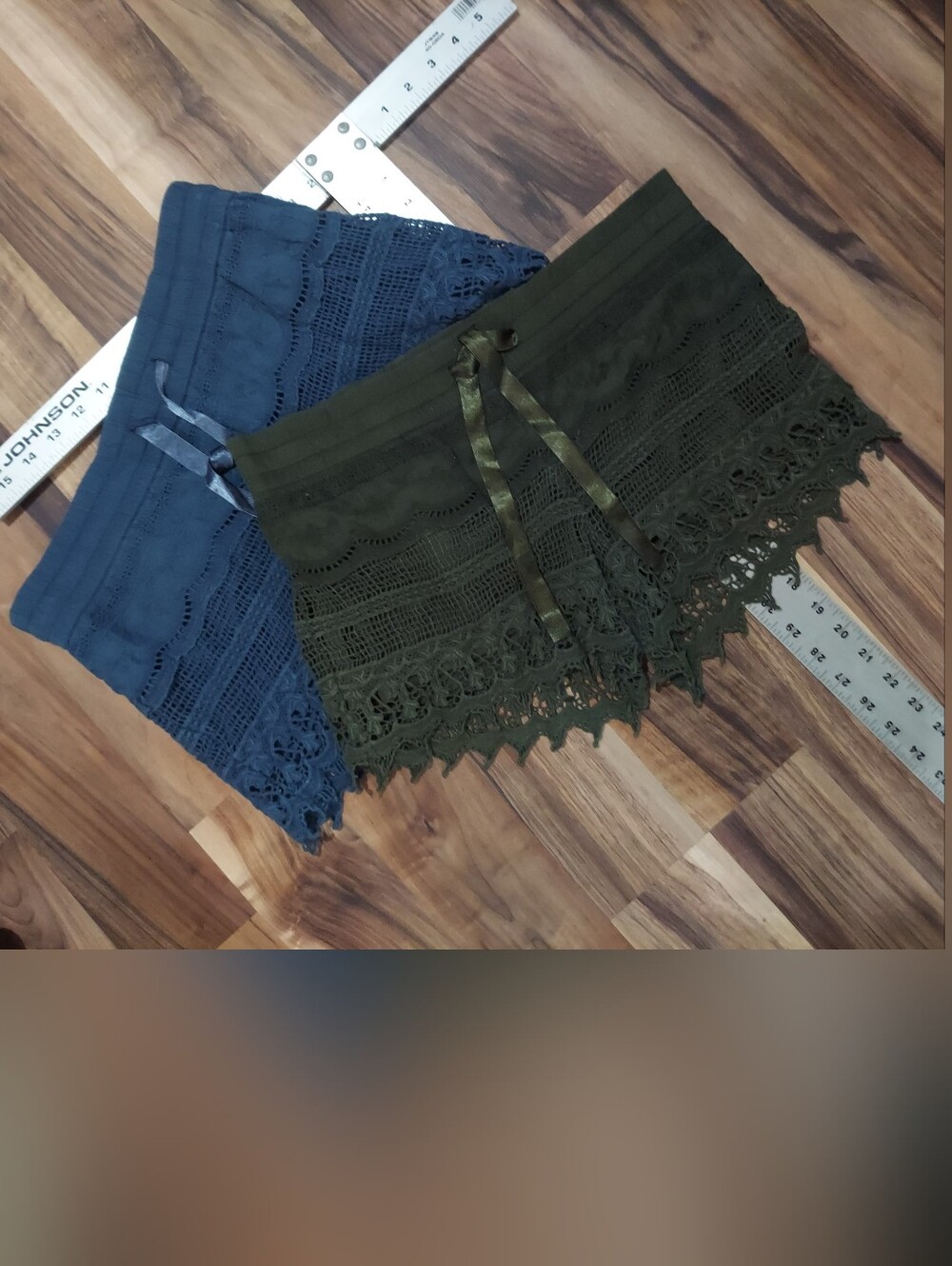 2 Pair Ladies No Boundaries Crocheted Shorts (Small 3/5)